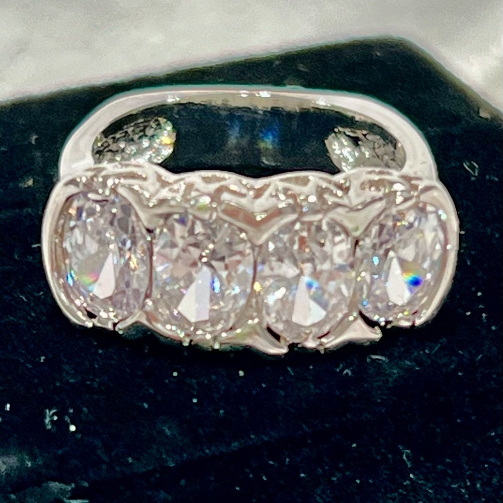 SWAROVSKI CRYSTAL elements Elegant Silver & Clear Crystal Women's Ring size 5.75